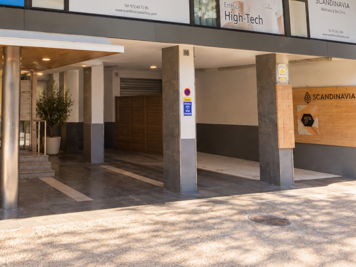 Entrada del centro Bemer Girona en Carrer Francesc Ciurana